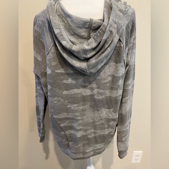 Maurice’s camo hoodie - Picture 2 of 2